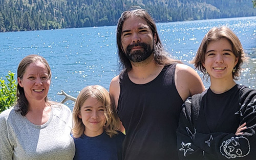 Antonio Nava ’07, Megan Boyd Nava ’08 and their children